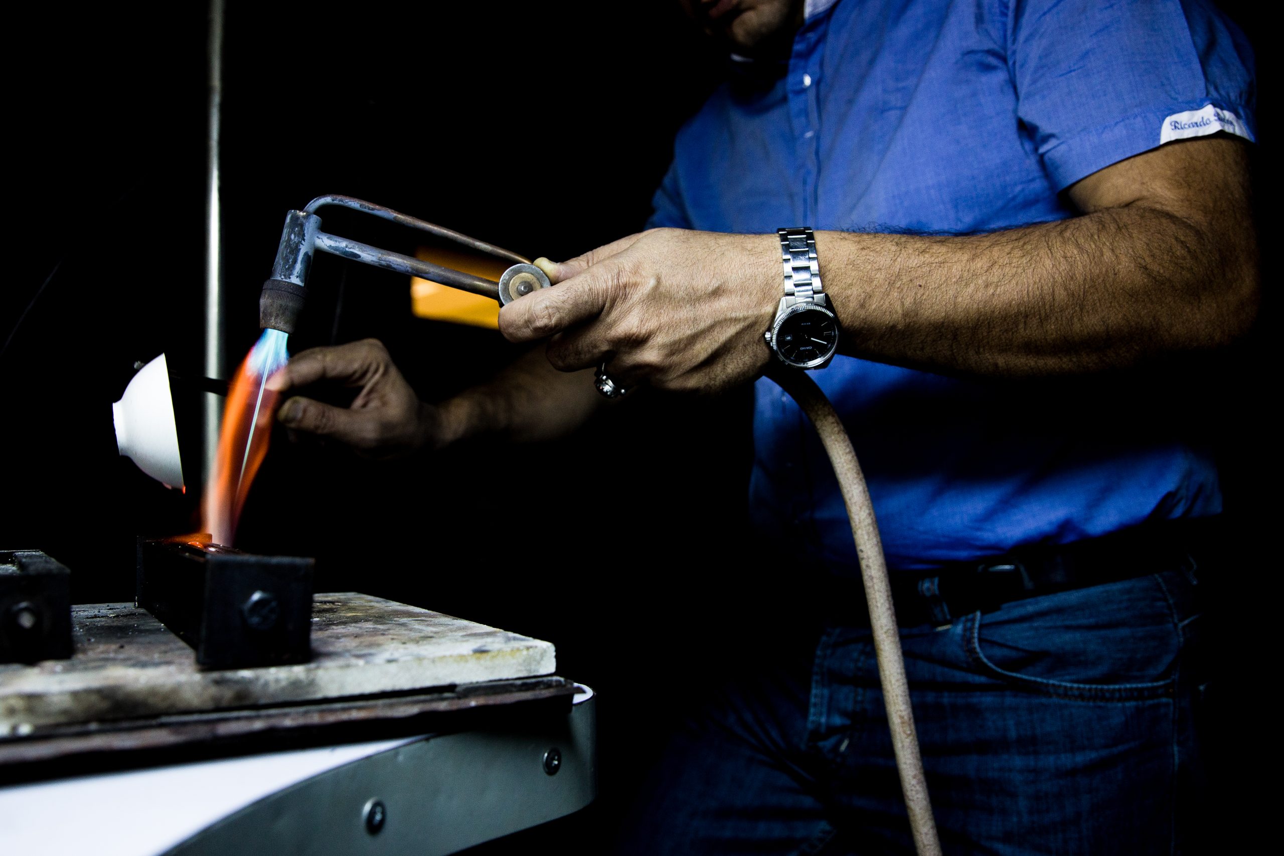 master working with high temperature in the atelier